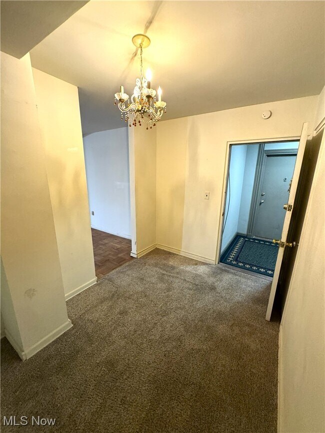 Building Photo - 11820 Edgewater Dr