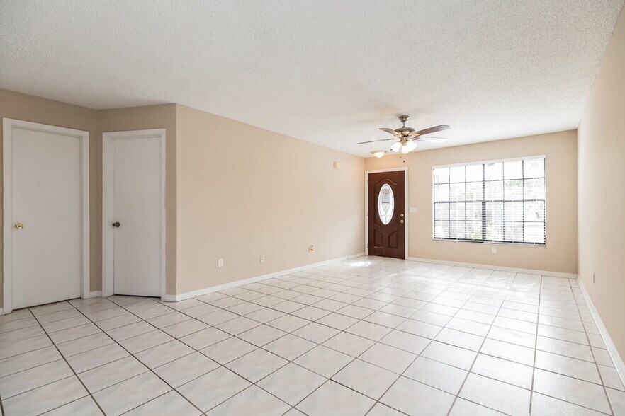 Building Photo - 2197 Grasmere Dr