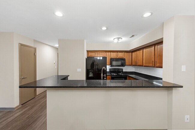 Building Photo - 1317 Esic Dr