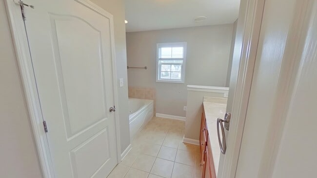 Building Photo - 622 Thorncliff Dr