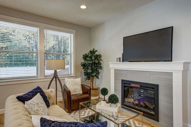 Building Photo - 3 Bed,2.5 Bath Townhome at the Landing At Salmon Creek