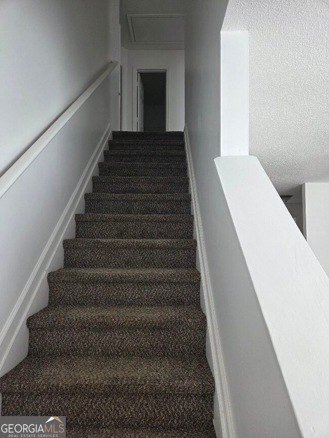 Building Photo - 7146 Ravenwood Ln