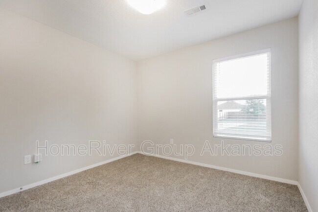 Building Photo - 3816 Rosebud Ln