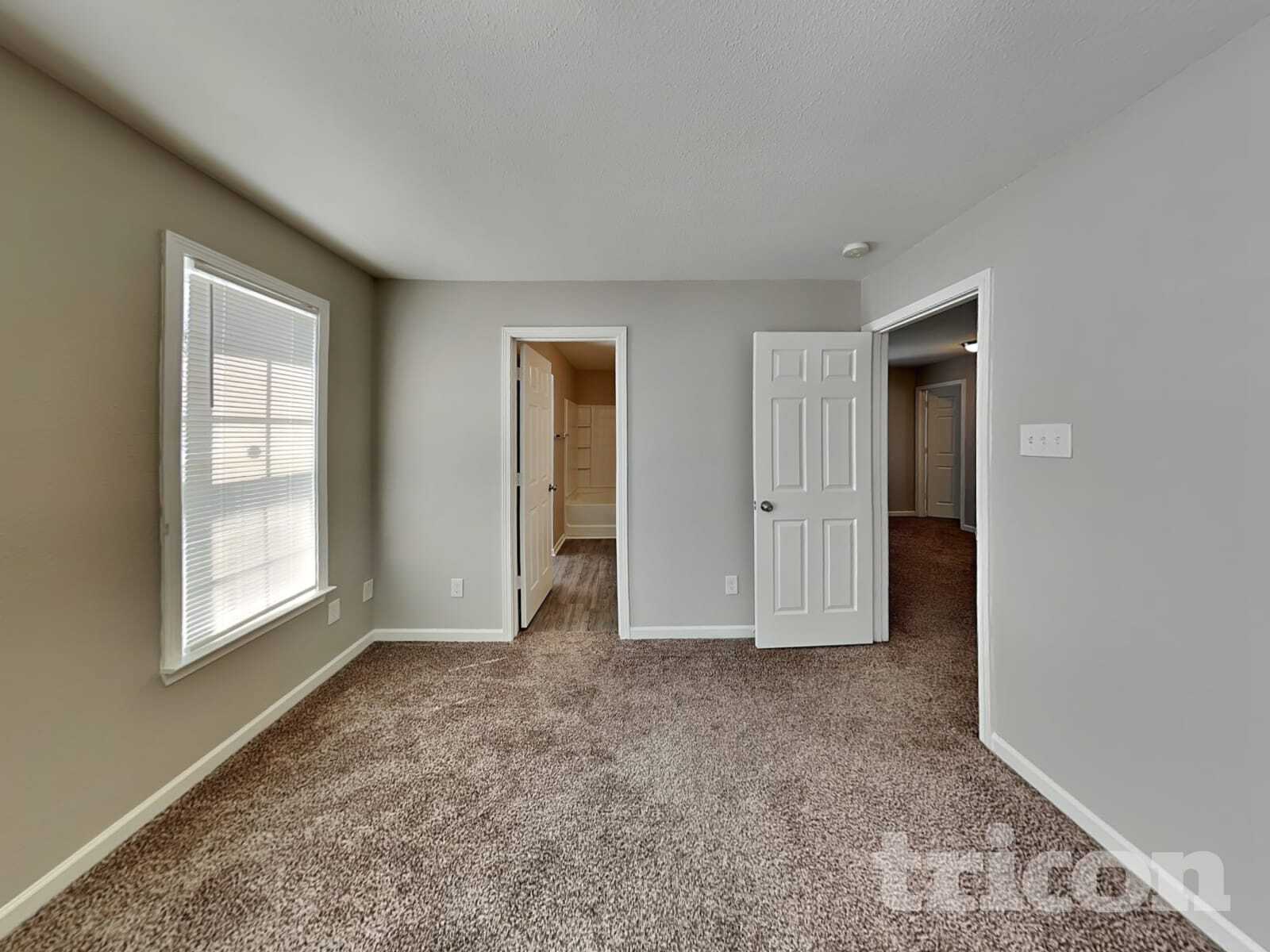 Building Photo - 927 Littleton Dr