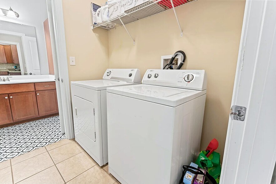 Landry room - 515 W 1st Ave