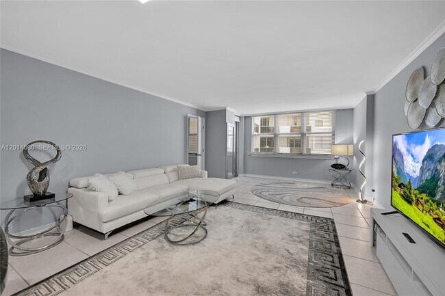 Building Photo - 6039 Collins Ave