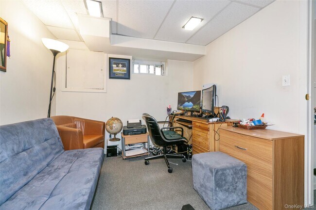 Building Photo - 123 South Dr