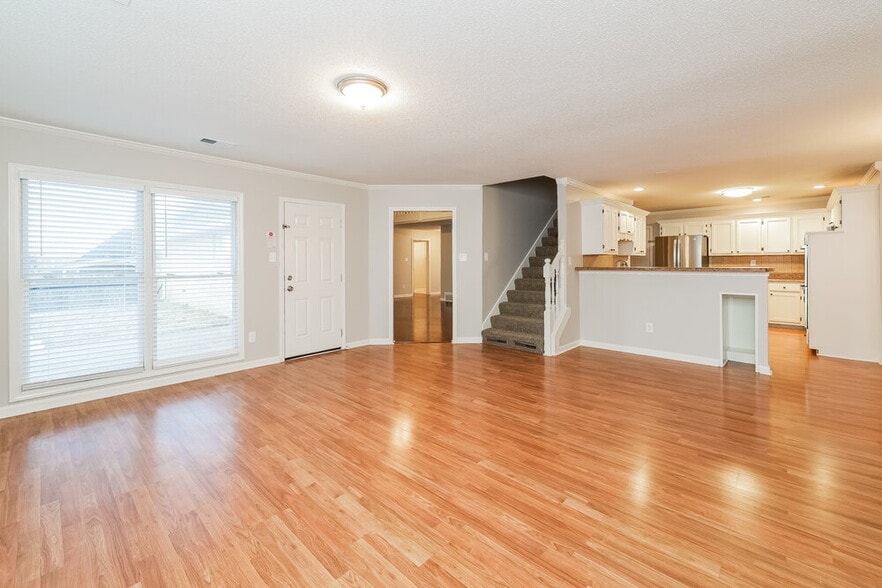 Building Photo - 1855 Oak Springs Dr