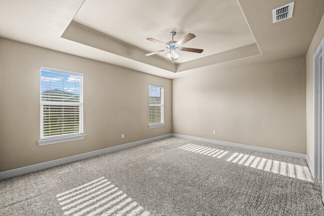 Building Photo - Spacious 3BR/2BA Duplex with 2-Car Garage & Stainless Appliances