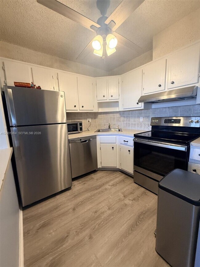 Building Photo - 5201 NE 24th Terrace