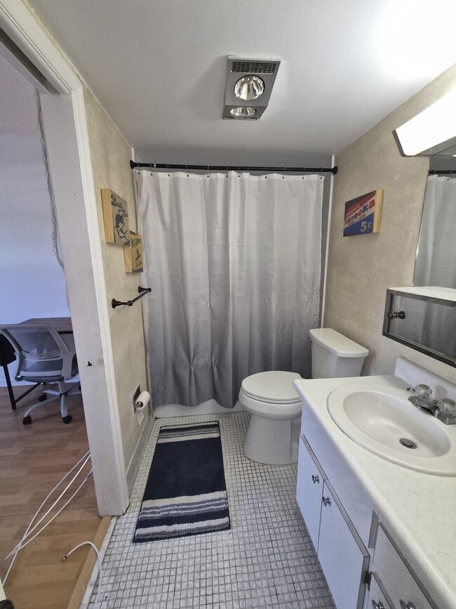 Building Photo - 100 Royal Palm Way