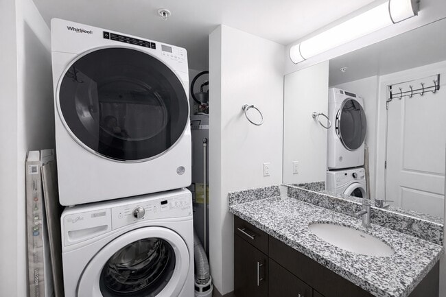 Building Photo - 988 Halekauwila St