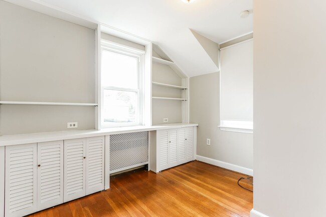 Building Photo - Charming 3-Bedroom Colonial in Glenside