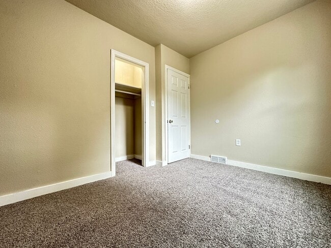 Building Photo - 2 Bedroom with 3 Stall Attached Garage