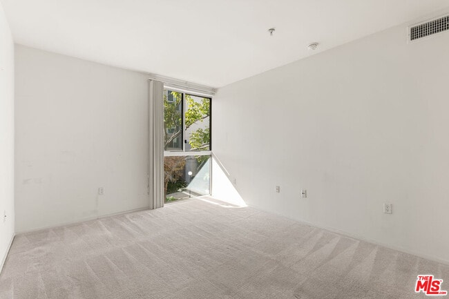 Building Photo - 267 San Pedro St