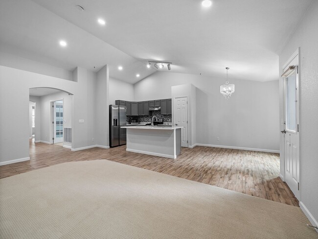 Building Photo - 3 Bed 2 Bath Home Available for Rent!!!