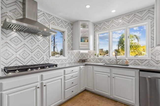 Building Photo - Steps to the Ocean! 3/3, 2198sq', Ocean View, Furnished