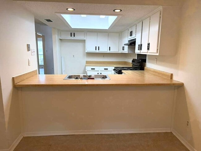 Building Photo - 3039 Greenlodge Ln