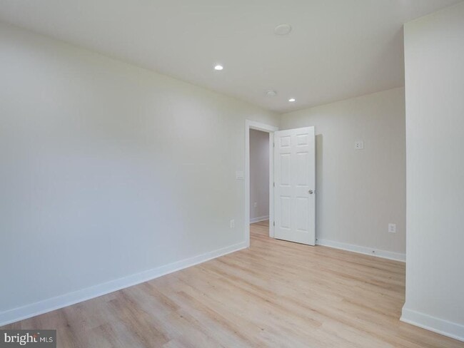 Building Photo - 14750 Jordan Ln