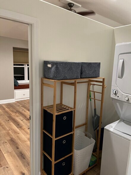 Laundry Room - 11420 Wales Dr