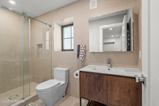 Building Photo - 325 Oakley Ave