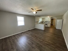 Building Photo - Charming 1BR/1BA Duplex with all the Upgrades!