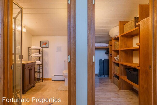 Building Photo - 3 br, 4 bath House - 867 Airport Road Unit 10