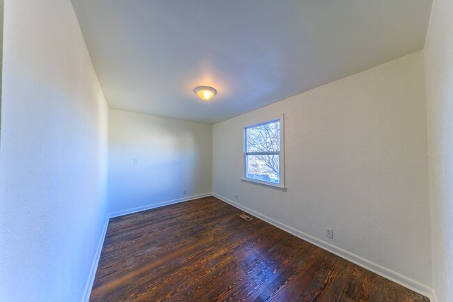 Building Photo - NOW AVAILABLE!!  Remodeled Home in East Na...