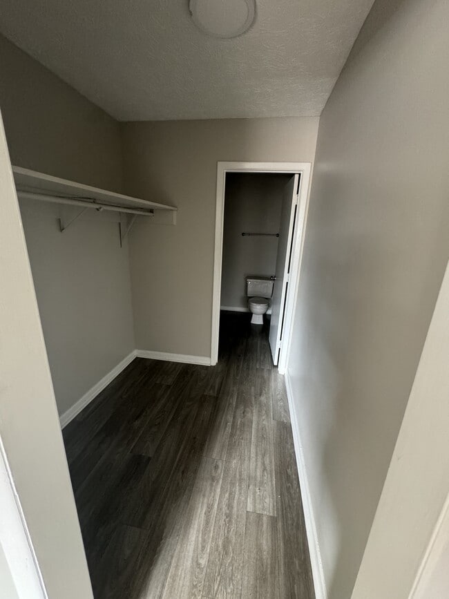 Building Photo - 835 Applewood Ln