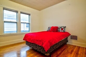 Building Photo - 645