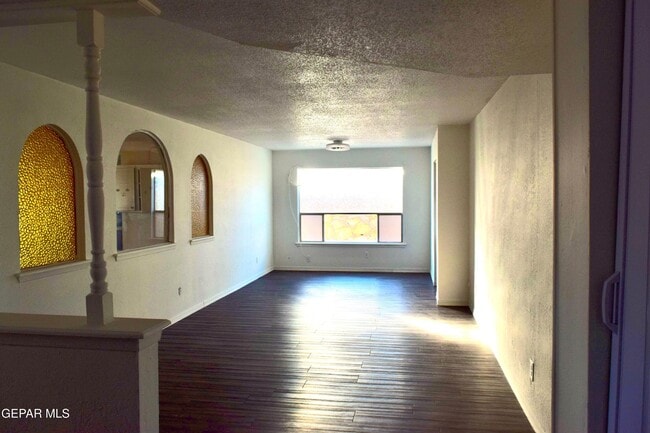 Building Photo - 4613 Sun Valley Dr