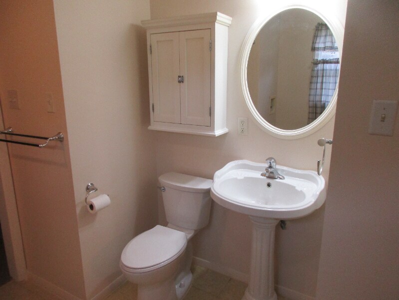 Building Photo - 733 Acadia Rd