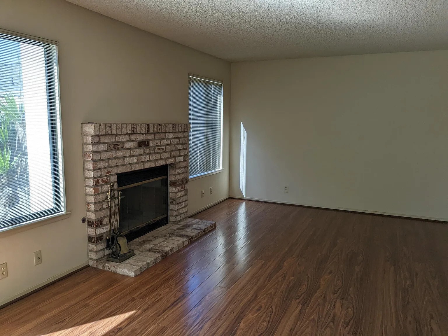 Living room gas fireplace - 1533 N 1st St
