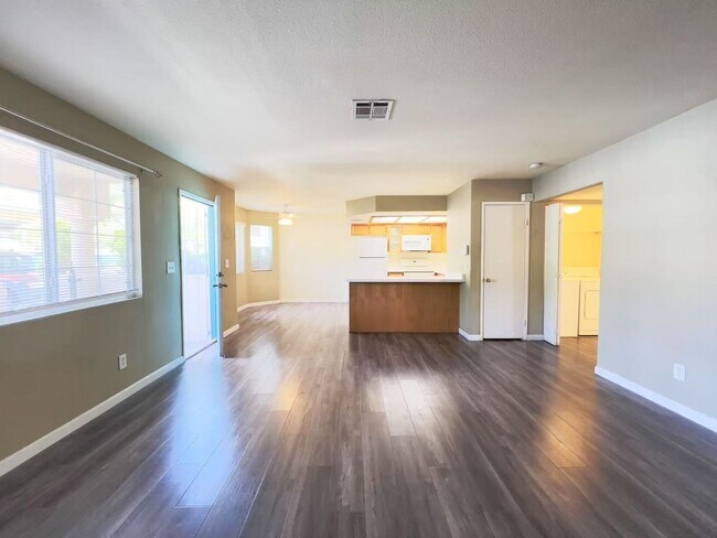 Building Photo - Nice Condo