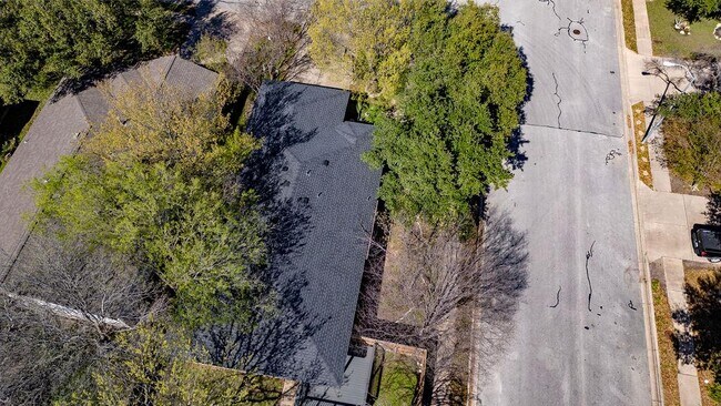 Building Photo - 1001 Apple Cross Dr