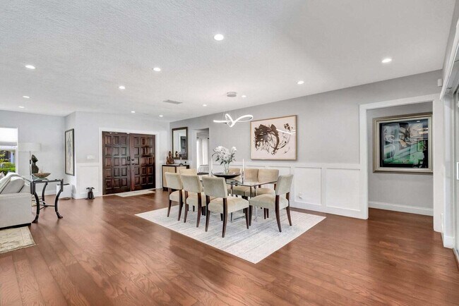 Building Photo - 5660 Golfway Dr