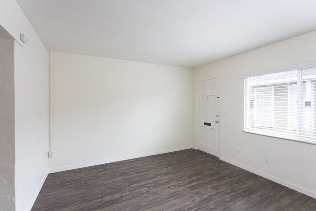 Building Photo - Ocean Beach: Cottage Style One Bedroom w/ ...