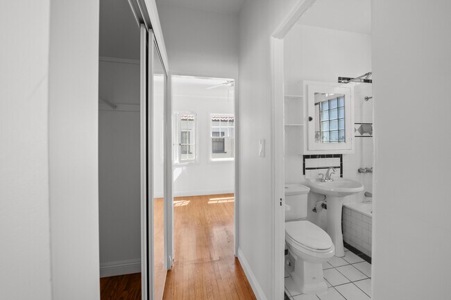 Building Photo - 647 N Spaulding Ave