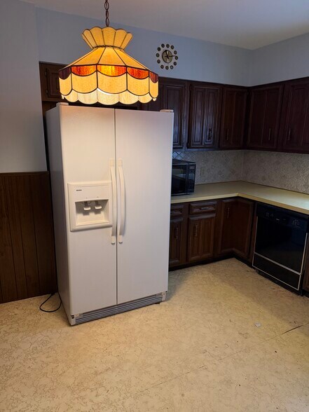 Building Photo - 75 Shoshone St