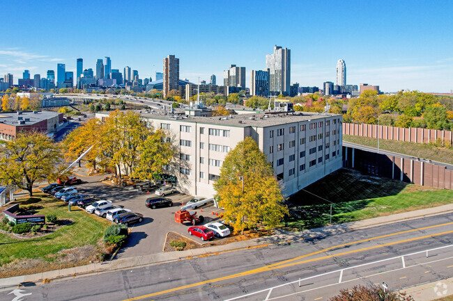 Building Photo - Minnehaha 94