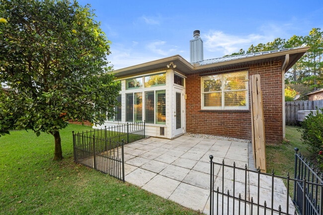 Building Photo - 255 Cll Escada