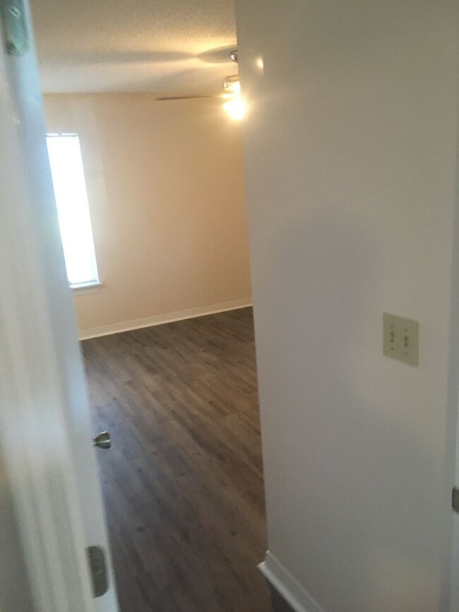 Building Photo - 3-Bedroom 2-Bath $1,750 Month Near Duke AF...