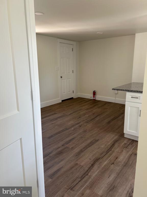 Building Photo - 152 N Walnut St