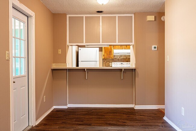 Building Photo - 6242 Ridgegate Cir
