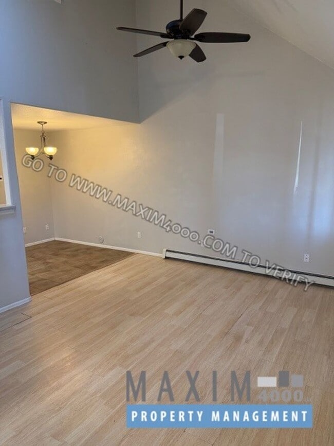 Building Photo - 385 Sunnyside Cir