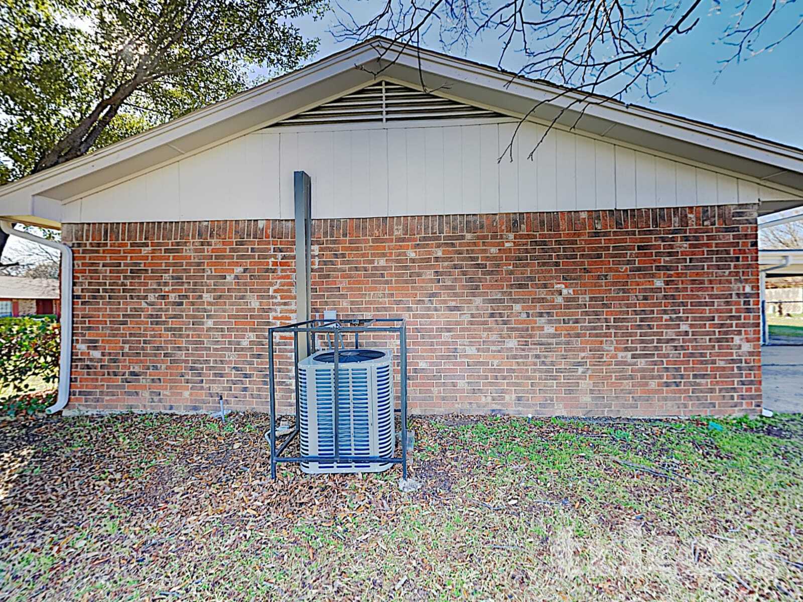 Building Photo - 835 Live Oak Dr