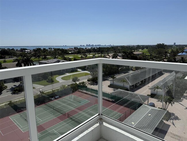 Building Photo - 1050 Longboat Club Rd