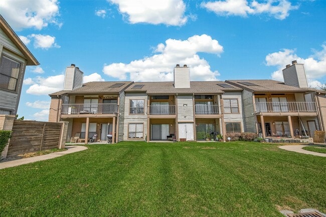 Building Photo - 8483 Sands Point Dr