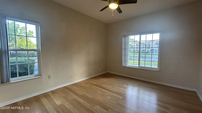 Building Photo - 610 Fairway Dr