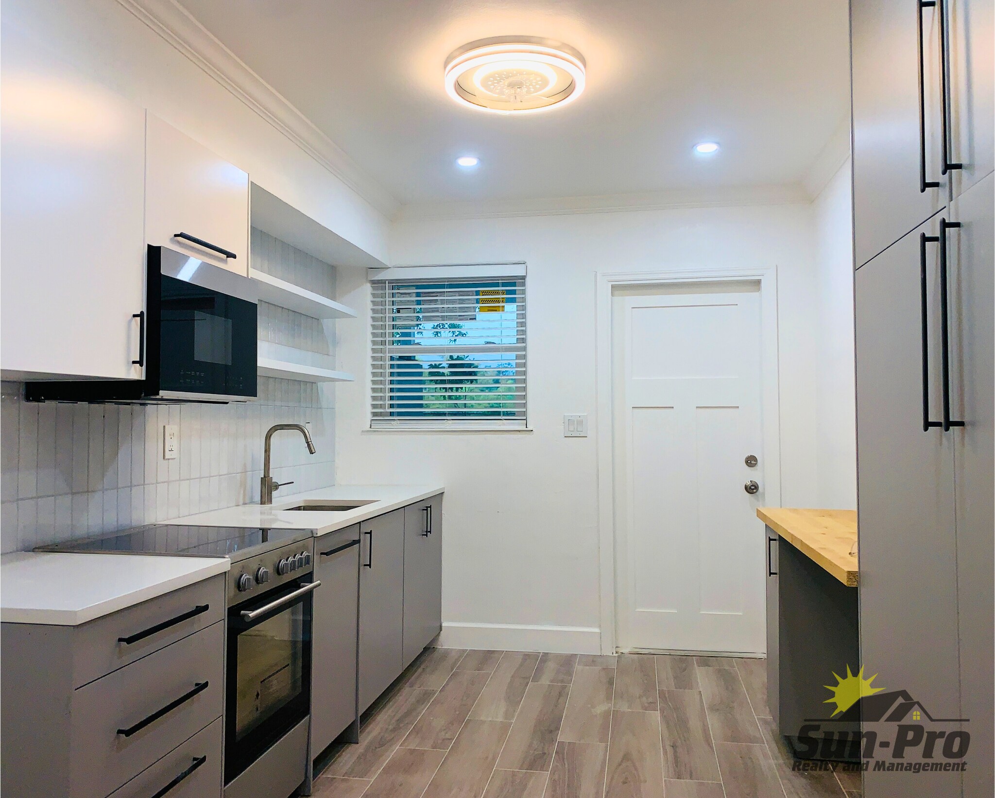 Building Photo - 748 Bethune St